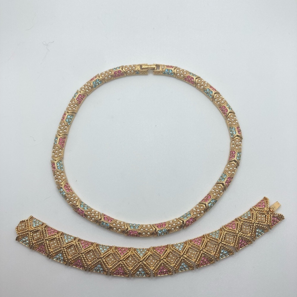 Vtg D’Orlan Gold Tone Pastel & Faux Pearl Necklace Bracelet Earrings Set 3 Piece - Picture 2 of 12
